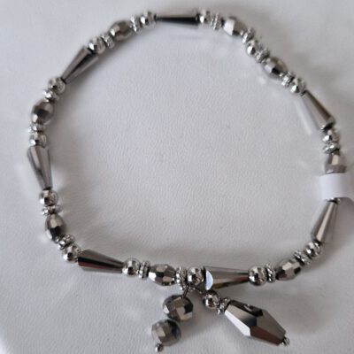 Zilverkleurige kralenarmband